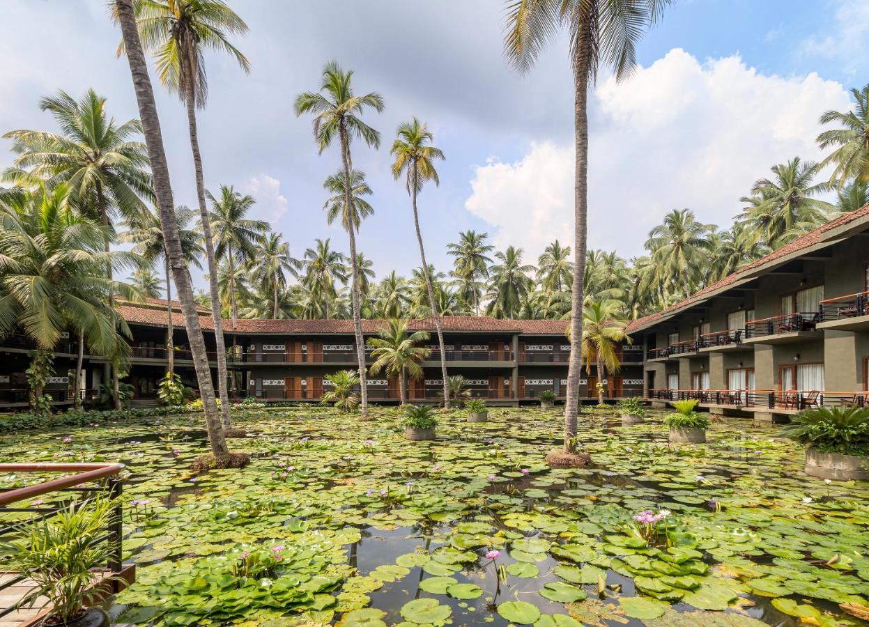 Rvr Sarovar Portico Hotel Rāzole Buitenkant foto